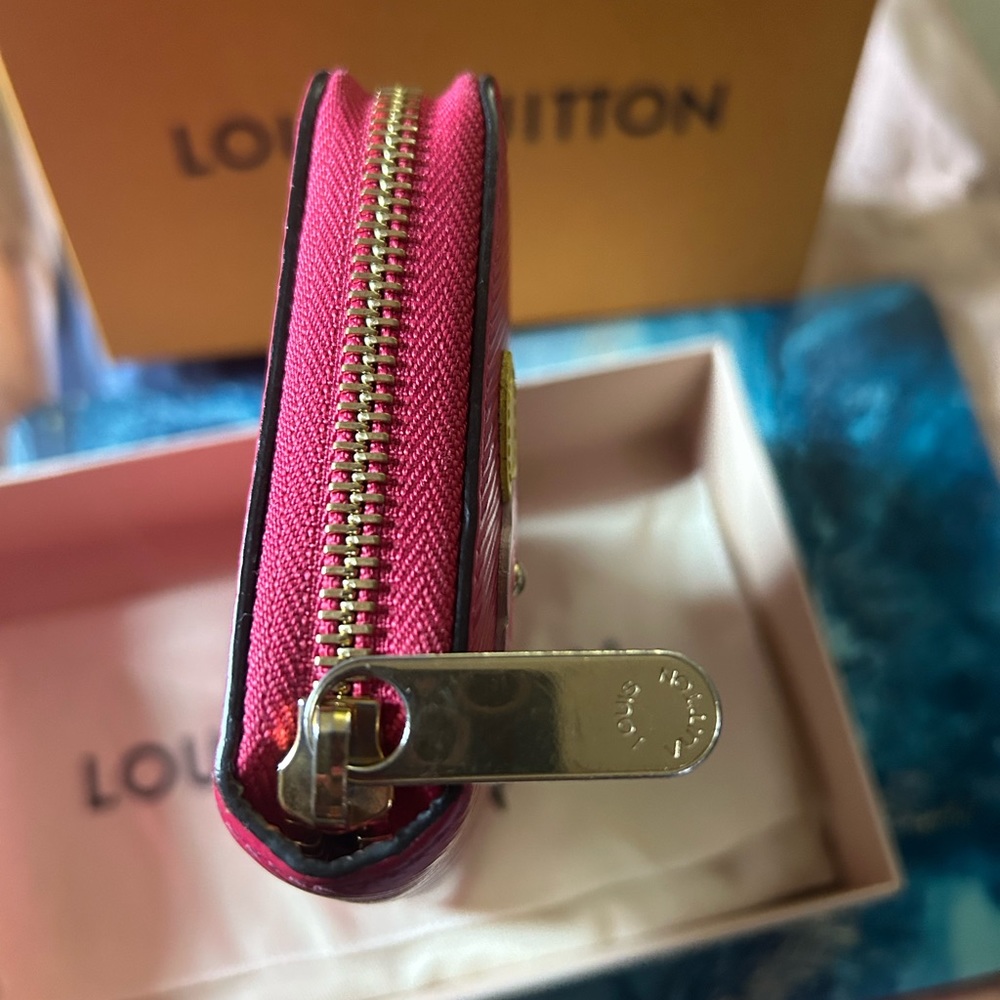 Limited Edition Louis Vuitton Epi Bunny - Picture 11 of 13